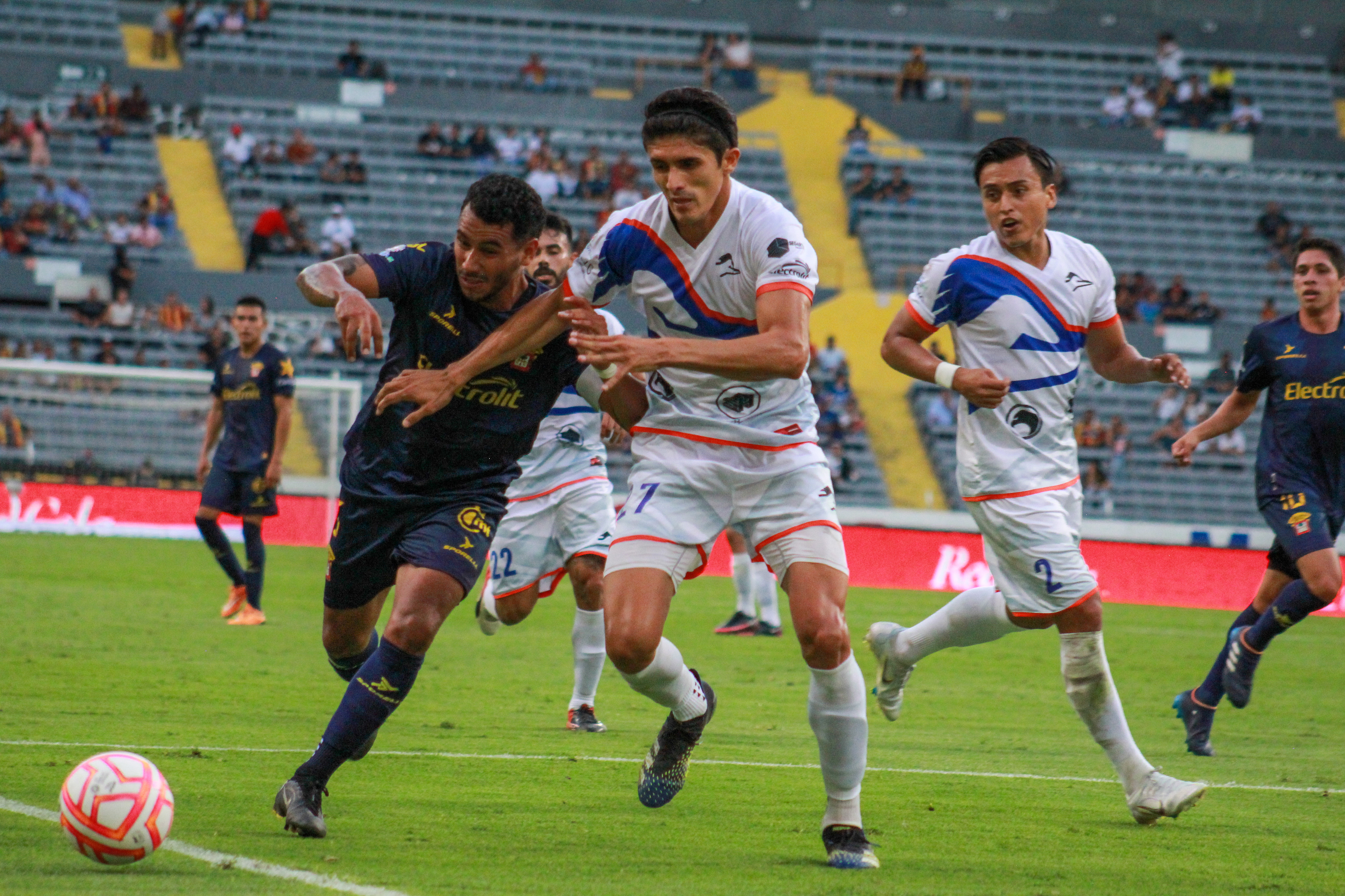 NO SE HACEN DAÑO | Leones Negros